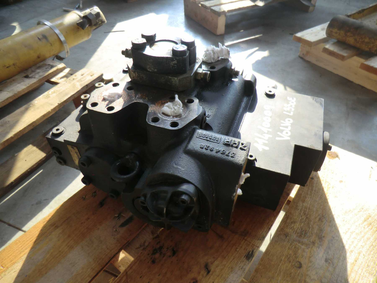 VOLVO L330E L350F DISTRIBUTORE - Hydraulik ventil für Baumaschine: das Bild 1 VOLVO L330E L350F DISTRIBUTORE - Hydraulik ventil für Baumaschine: das Bild 1
