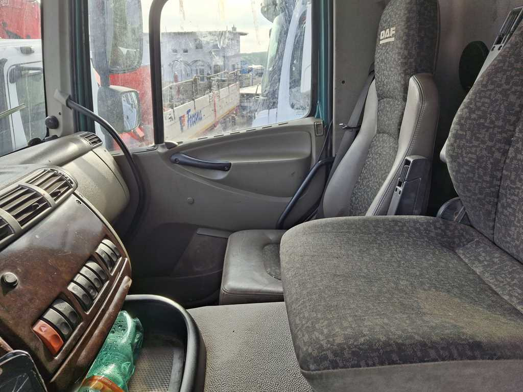 Kipper DAF CF 85.460, 6X4, BEACONS: das Bild 14