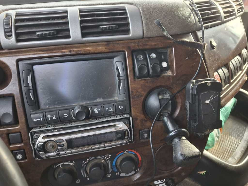 Kipper DAF CF 85.460, 6X4, BEACONS: das Bild 13