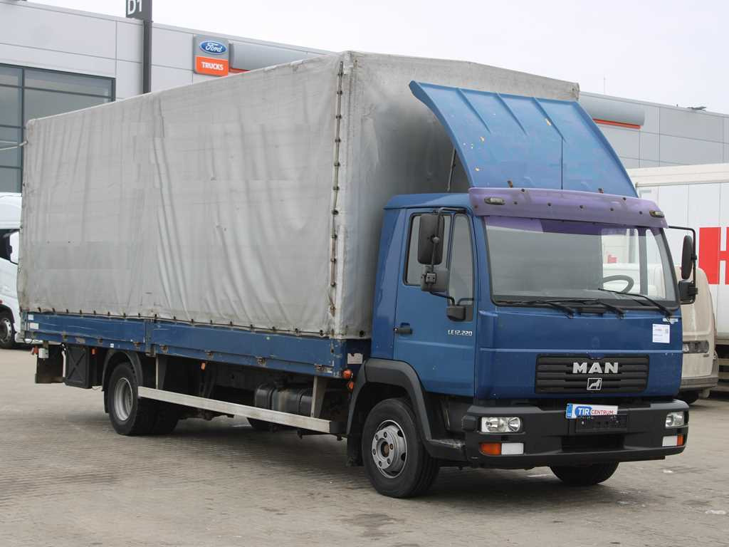 MAN LE 12.220, EURO 6, HYDRAULIC FRONT, TIRES 80% - Plane LKW: das Bild 3 MAN LE 12.220, EURO 6, HYDRAULIC FRONT, TIRES 80% - Plane LKW: das Bild 3