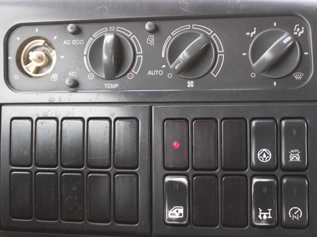 Kipper MAN TGA 41.480, 8X6, THREE-SIDED, EURO 3, RETARDER: das Bild 15