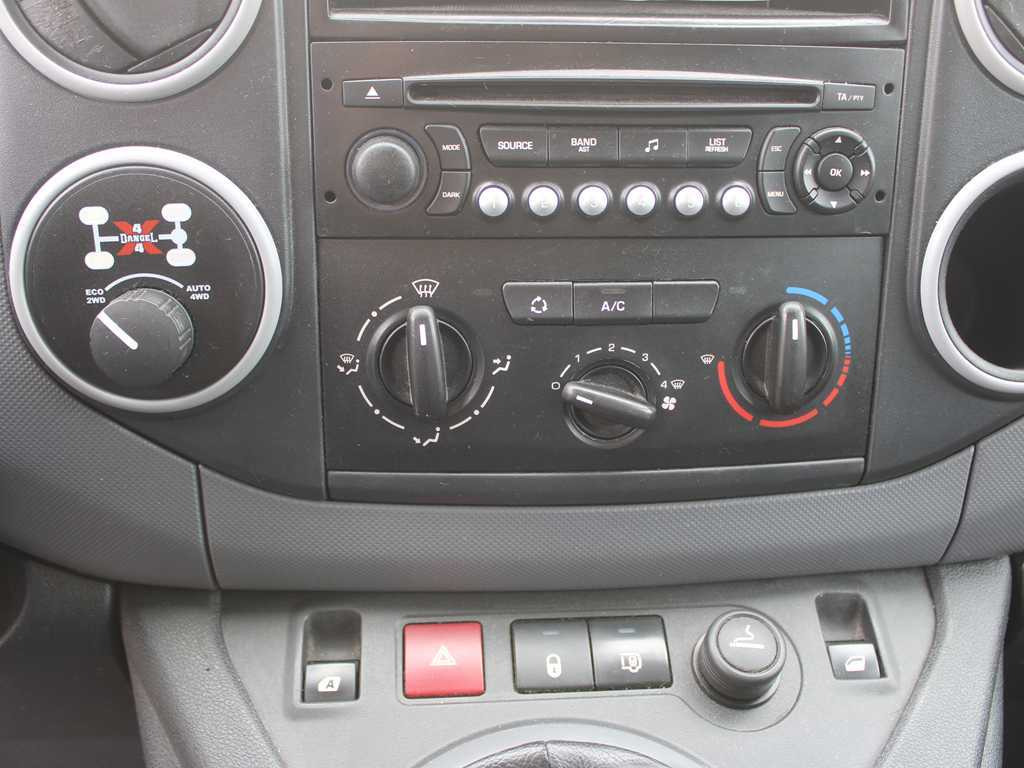 Kühltransporter Peugeot PEUGEOT PARTNER, 4X4, CARRIER NEOS 100: das Bild 11