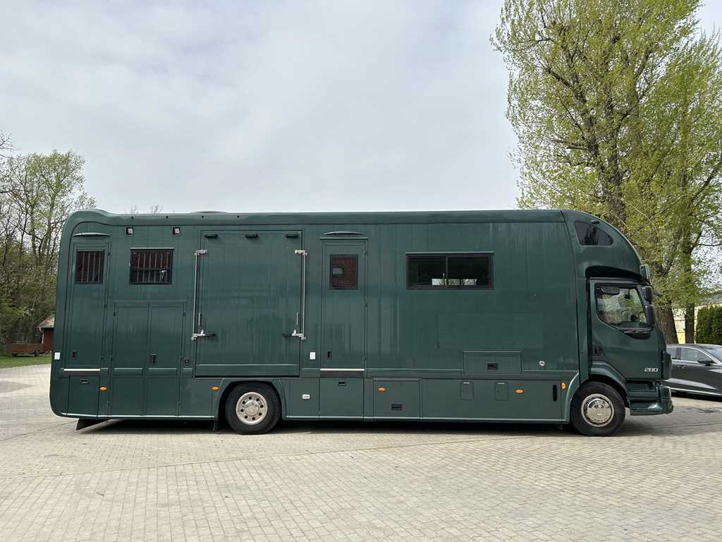 Volvo STX FL, FOR 6 PEOPLE, FOR TRANSPORTING FIVE HORSES, CAMERA, 2X HYDRAULIC FRONT - Pferdetransporter: das Bild 2 Volvo STX FL, FOR 6 PEOPLE, FOR TRANSPORTING FIVE HORSES, CAMERA, 2X HYDRAULIC FRONT - Pferdetransporter: das Bild 2