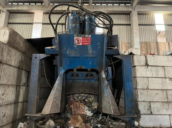 Schrottschere Bonfiglioli Squalo 1500 - Industriemaschine: das Bild 1 Schrottschere Bonfiglioli Squalo 1500 - Industriemaschine: das Bild 1