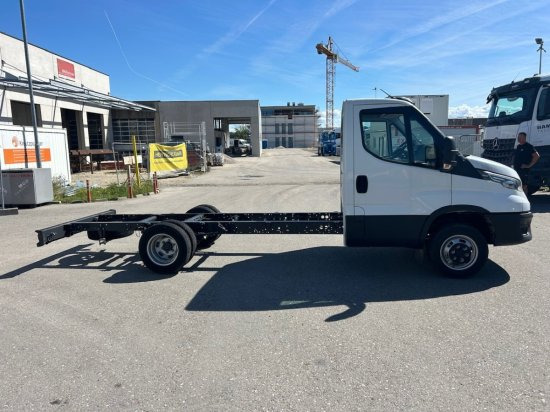 Iveco Daily 40 - 180 Fahrgestell, E6 Ohne Motor/Ohne Getriebe 2 Stück verfügbar - Fahrgestell LKW: das Bild 4 Iveco Daily 40 - 180 Fahrgestell, E6 Ohne Motor/Ohne Getriebe 2 Stück verfügbar - Fahrgestell LKW: das Bild 4