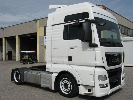 MAN TGX 18.440 XXL Low Deck, Retarder, Standklima, Euro 6, - Sattelzugmaschine: das Bild 3 MAN TGX 18.440 XXL Low Deck, Retarder, Standklima, Euro 6, - Sattelzugmaschine: das Bild 3