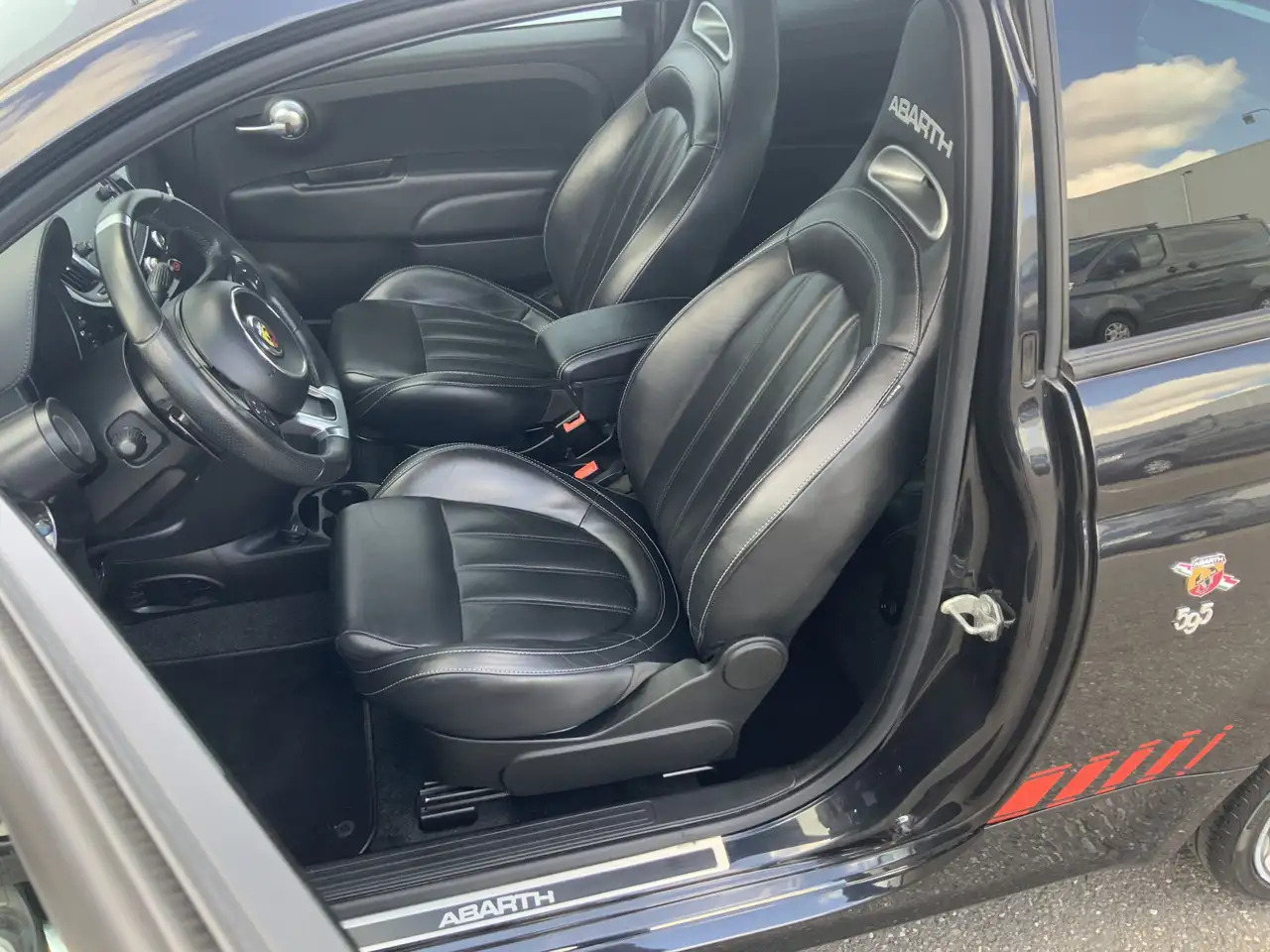 Fiat 500C Abarth 1.4 T-Jet 595 Automaat Euro 6 - PKW: das Bild 5 Fiat 500C Abarth 1.4 T-Jet 595 Automaat Euro 6 - PKW: das Bild 5