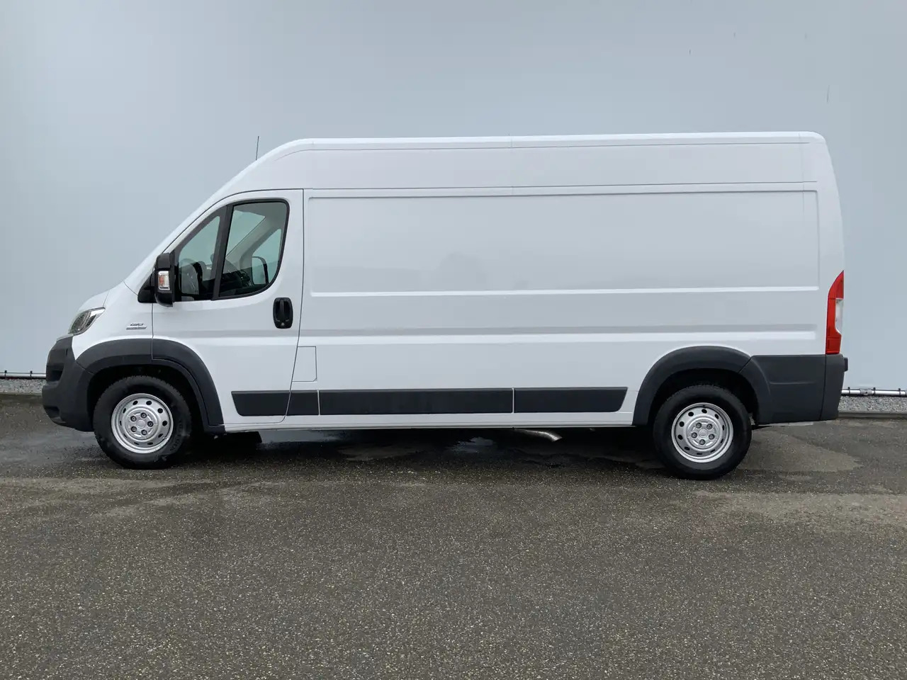 Fiat Ducato 35H 2.3 MultiJet L3H2 Maxi Airco Cruise Navi 3 Zit - Kastenwagen: das Bild 4 Fiat Ducato 35H 2.3 MultiJet L3H2 Maxi Airco Cruise Navi 3 Zit - Kastenwagen: das Bild 4