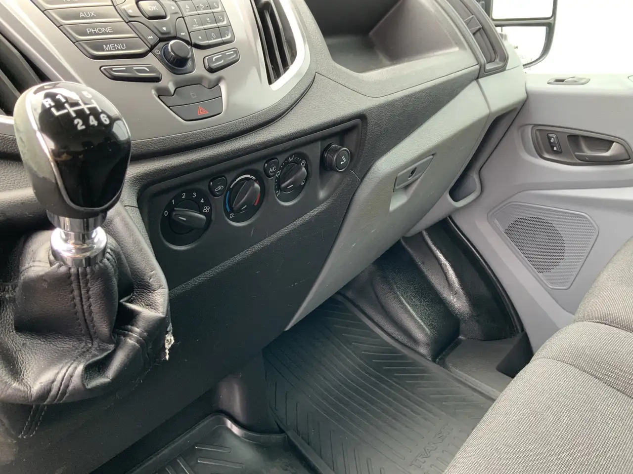Ford Transit 310 2.2 TDCI L2H2 Trend Airco Cruise Navi 3 Zits I - Kastenwagen: das Bild 5 Ford Transit 310 2.2 TDCI L2H2 Trend Airco Cruise Navi 3 Zits I - Kastenwagen: das Bild 5