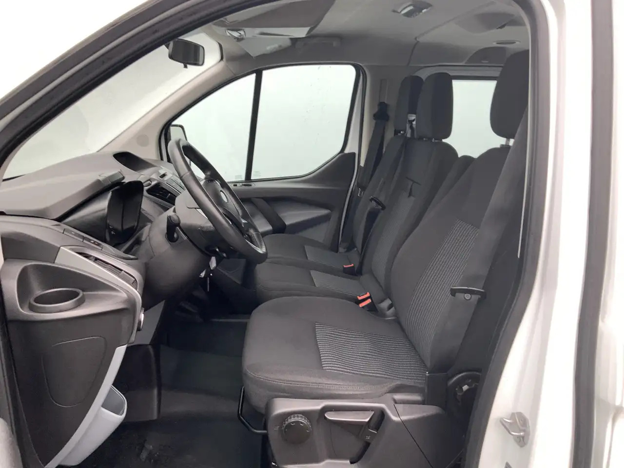 Ford Transit Custom 300 2.2 TDCI L2H1 (11000,- ex btw /ex bpm)Trend - Personentransporter: das Bild 4 Ford Transit Custom 300 2.2 TDCI L2H1 (11000,- ex btw /ex bpm)Trend - Personentransporter: das Bild 4