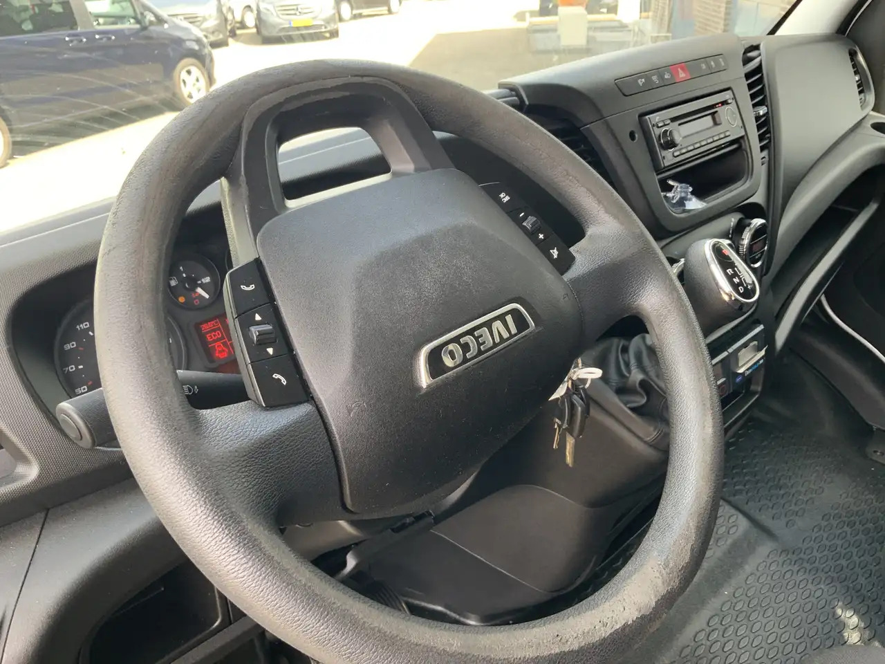 Iveco Daily 35C13 2.3 375 Automaat Koelmeubelbak Deuren Dag&Na - Kühltransporter: das Bild 3 Iveco Daily 35C13 2.3 375 Automaat Koelmeubelbak Deuren Dag&Na - Kühltransporter: das Bild 3