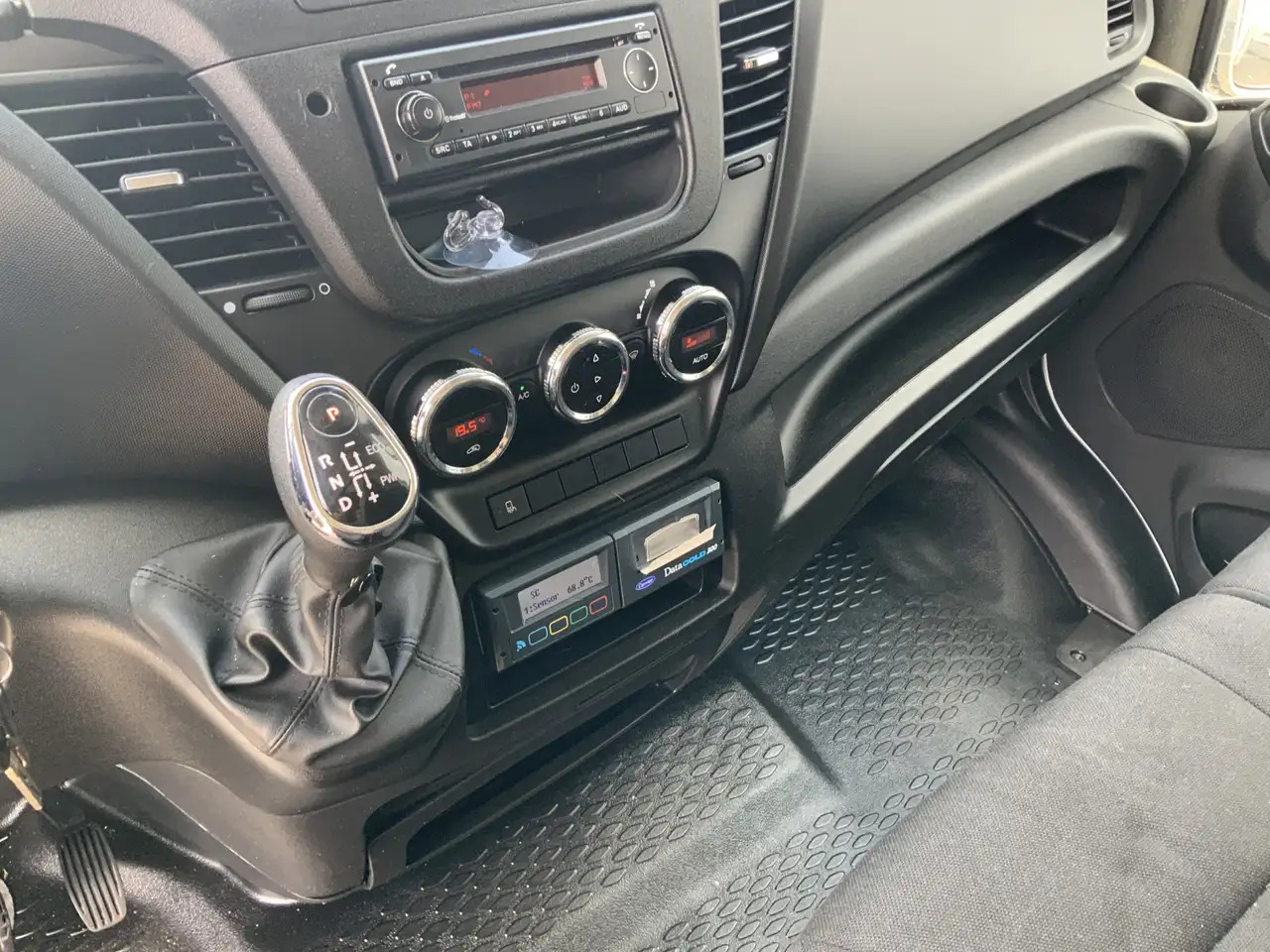 Iveco Daily 35C13 2.3 375 Automaat Koelmeubelbak Deuren Dag&Na - Kühltransporter: das Bild 4 Iveco Daily 35C13 2.3 375 Automaat Koelmeubelbak Deuren Dag&Na - Kühltransporter: das Bild 4