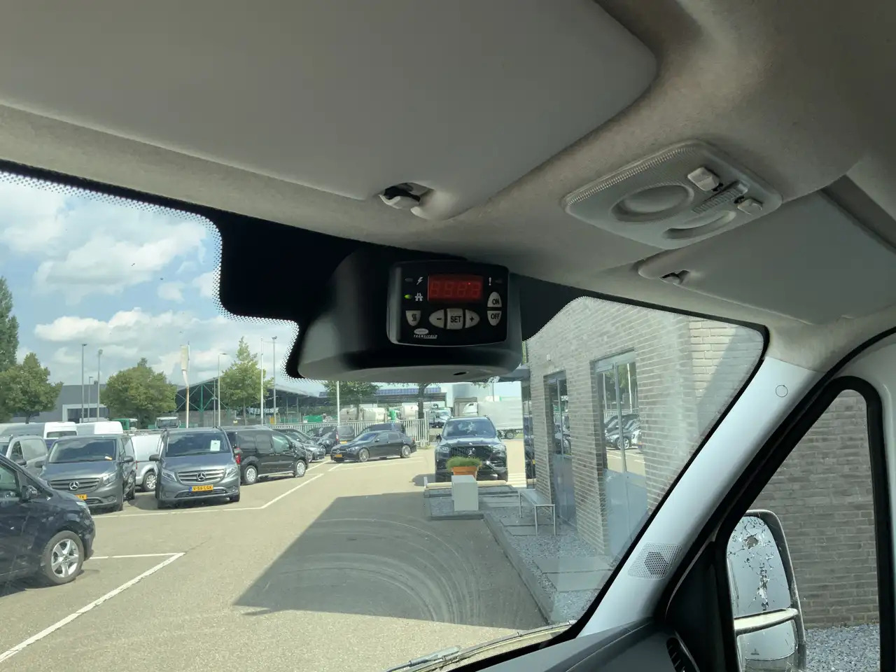 Iveco Daily 35C13 2.3 375 Automaat Koelmeubelbak Deuren Dag&Na - Kühltransporter: das Bild 5 Iveco Daily 35C13 2.3 375 Automaat Koelmeubelbak Deuren Dag&Na - Kühltransporter: das Bild 5