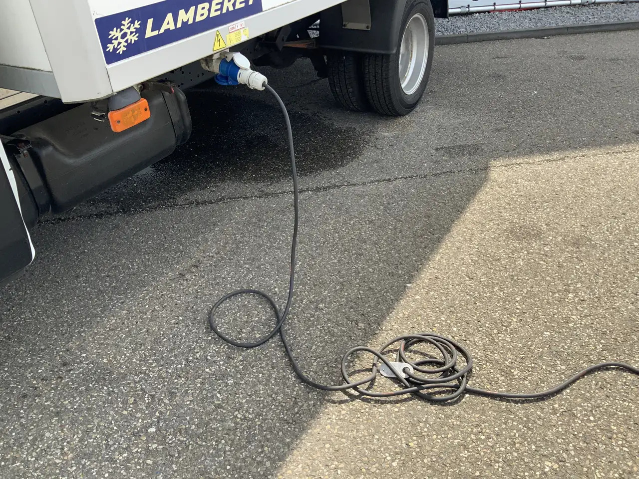 Iveco Daily 35C13 2.3 375 Automaat Koelmeubelbak Deuren Dag&Na - Kühltransporter: das Bild 2 Iveco Daily 35C13 2.3 375 Automaat Koelmeubelbak Deuren Dag&Na - Kühltransporter: das Bild 2