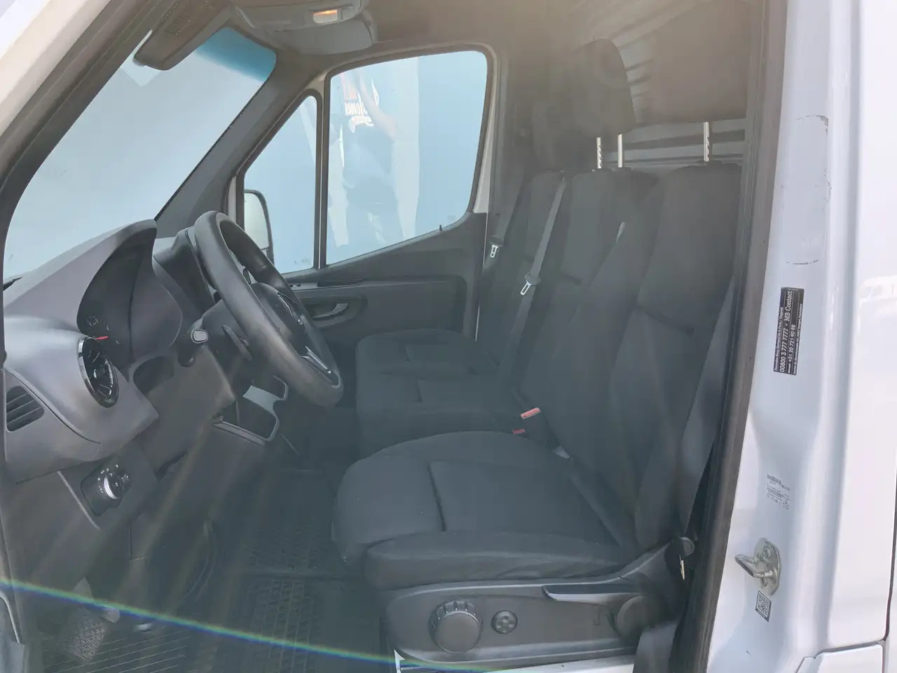 Mercedes-Benz Sprinter 311 2.2 CDI L2H2 Automaat Airco 3 Zits 2000 kg Sid - Kastenwagen: das Bild 4 Mercedes-Benz Sprinter 311 2.2 CDI L2H2 Automaat Airco 3 Zits 2000 kg Sid - Kastenwagen: das Bild 4