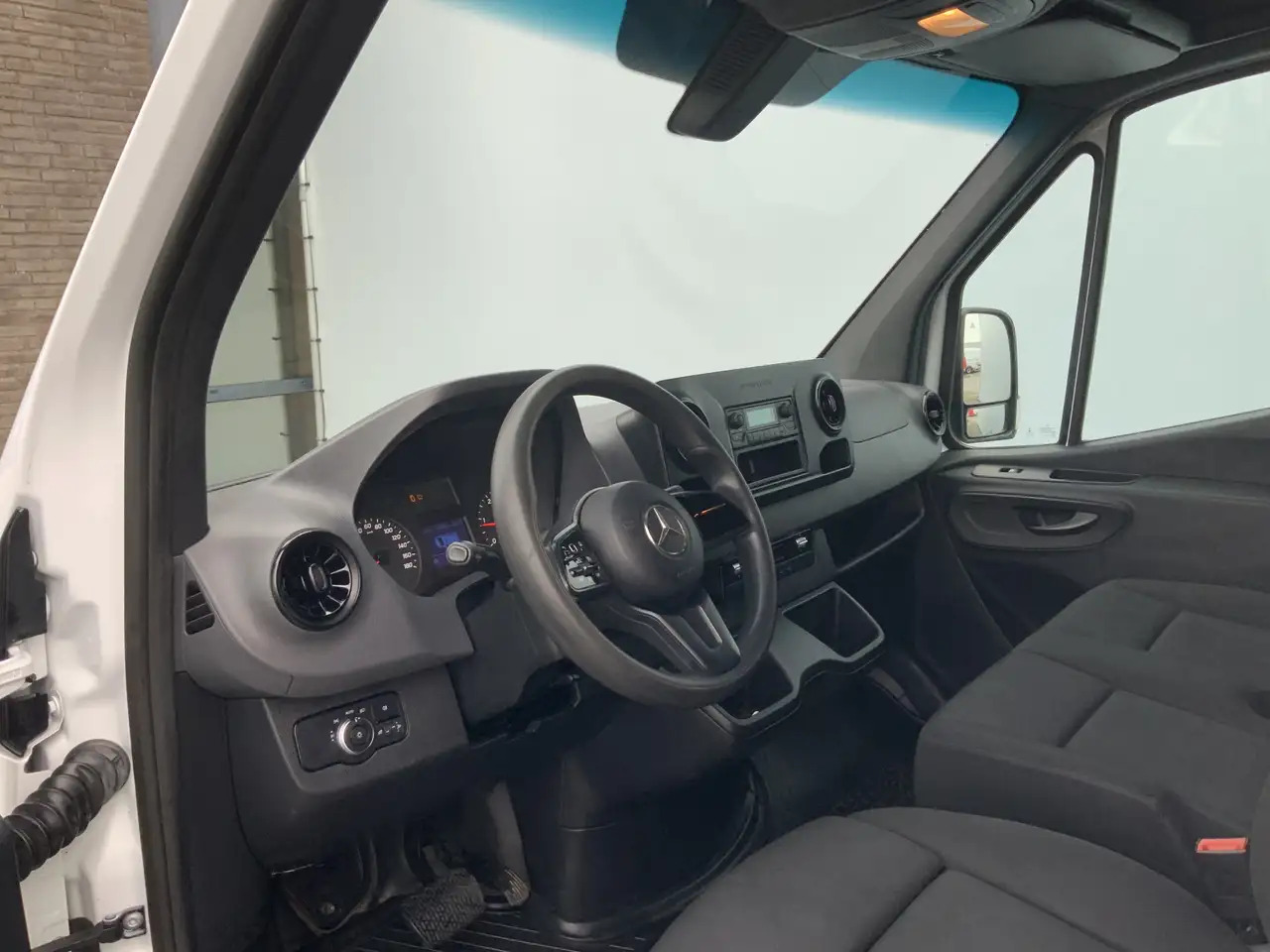 Mercedes-Benz Sprinter 311 2.2 CDI L2H2 Automaat Airco 3 Zits Imperiaal T - Kastenwagen: das Bild 5 Mercedes-Benz Sprinter 311 2.2 CDI L2H2 Automaat Airco 3 Zits Imperiaal T - Kastenwagen: das Bild 5