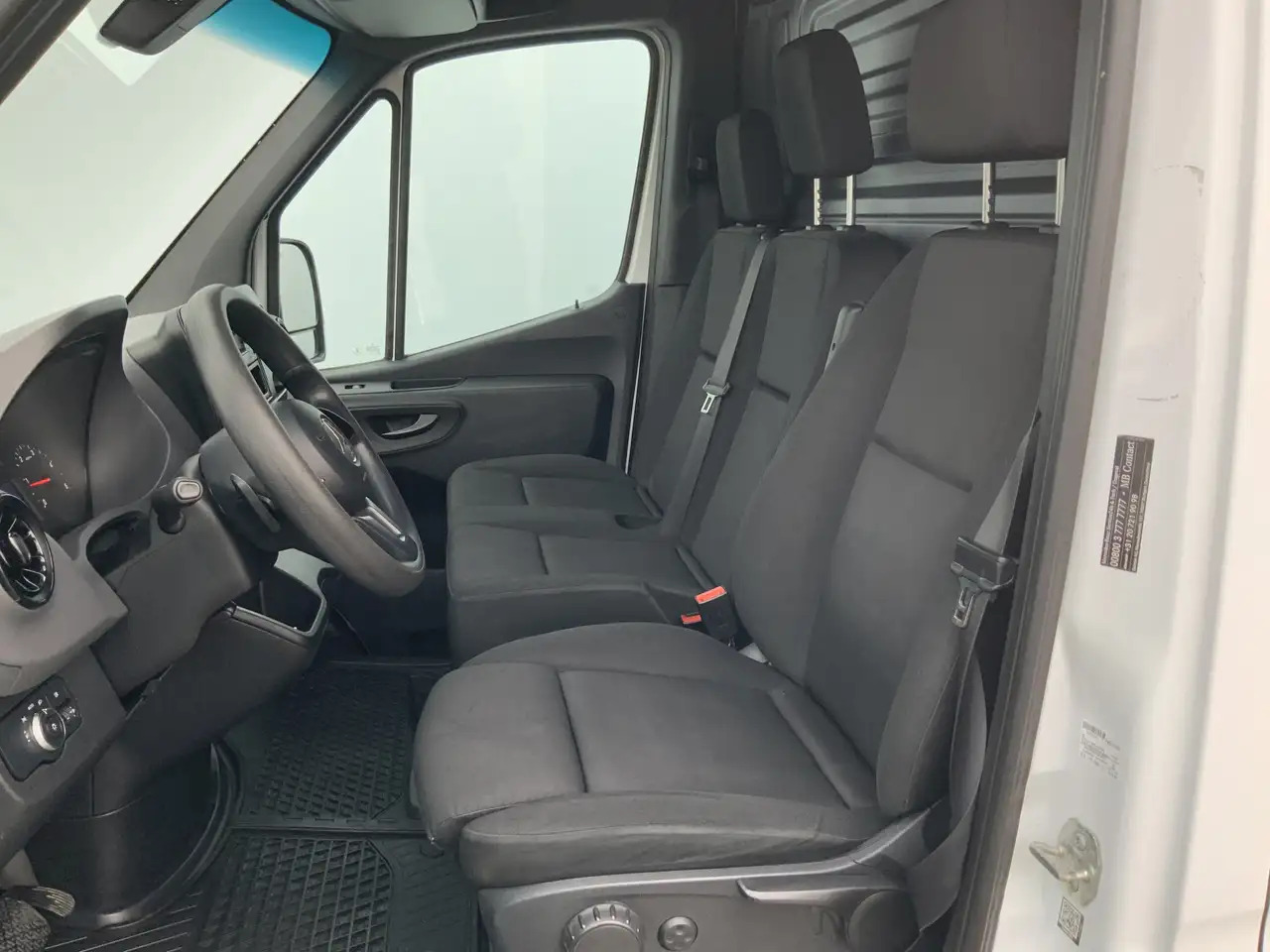 Mercedes-Benz Sprinter 311 2.2 CDI L2H2 Automaat Airco 3 Zits Imperiaal T - Kastenwagen: das Bild 4 Mercedes-Benz Sprinter 311 2.2 CDI L2H2 Automaat Airco 3 Zits Imperiaal T - Kastenwagen: das Bild 4