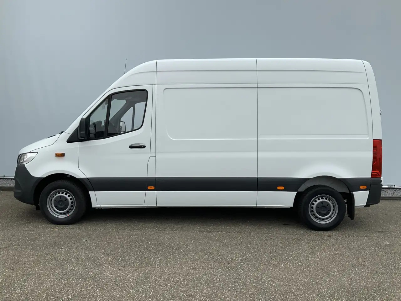 Mercedes-Benz Sprinter 314 2.2 CDI L2H2 Airco Camera Navi 3 Zits MBUX Sch - Kastenwagen: das Bild 3 Mercedes-Benz Sprinter 314 2.2 CDI L2H2 Airco Camera Navi 3 Zits MBUX Sch - Kastenwagen: das Bild 3