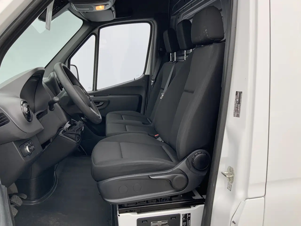 Mercedes-Benz Sprinter 314 2.2 CDI L2H2 Airco Camera Navi 3 Zits MBUX Sch - Kastenwagen: das Bild 4 Mercedes-Benz Sprinter 314 2.2 CDI L2H2 Airco Camera Navi 3 Zits MBUX Sch - Kastenwagen: das Bild 4