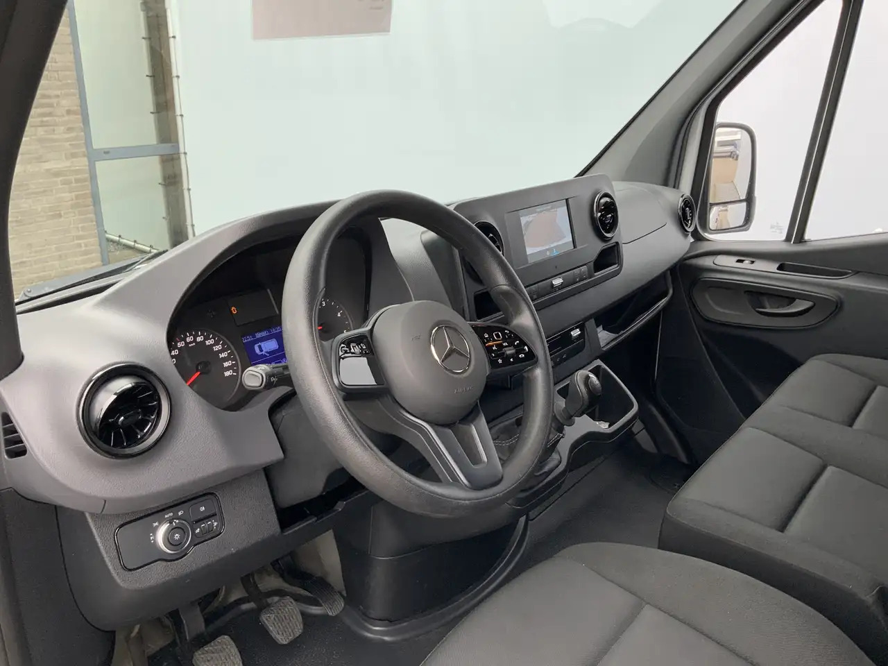 Mercedes-Benz Sprinter 314 2.2 CDI L2H2 Airco Camera Navi 3 Zits MBUX Sch - Kastenwagen: das Bild 5 Mercedes-Benz Sprinter 314 2.2 CDI L2H2 Airco Camera Navi 3 Zits MBUX Sch - Kastenwagen: das Bild 5