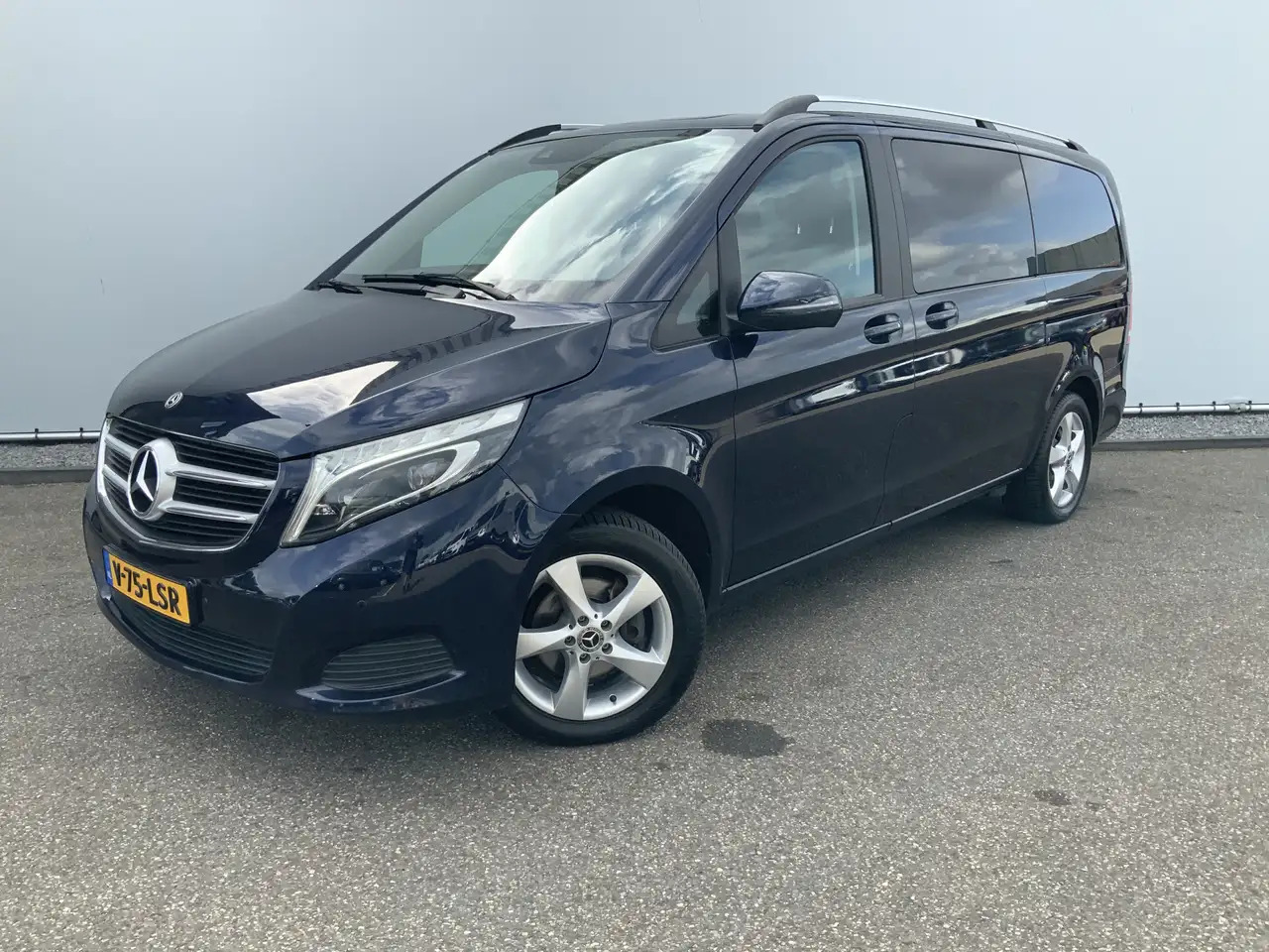 Mercedes-Benz V 220 220d Lang Automaat Avantgarde Edition Dub Cab Leer - Transporter mit Doppelkabine: das Bild 1 Mercedes-Benz V 220 220d Lang Automaat Avantgarde Edition Dub Cab Leer - Transporter mit Doppelkabine: das Bild 1
