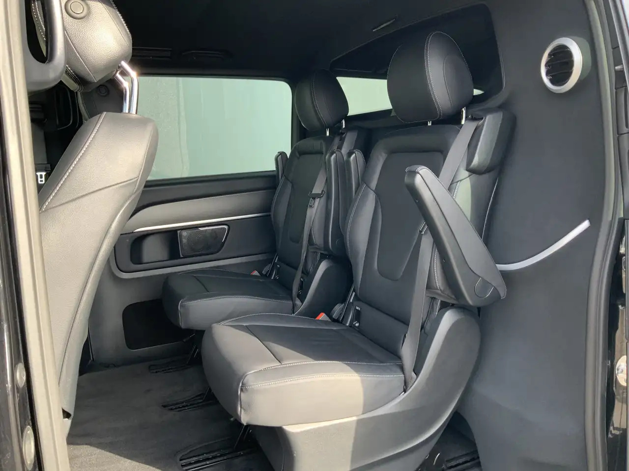 Mercedes-Benz V 300 300d Extra Lang Dub Cab Autom. Avantgarde Edition - Transporter mit Doppelkabine: das Bild 3 Mercedes-Benz V 300 300d Extra Lang Dub Cab Autom. Avantgarde Edition - Transporter mit Doppelkabine: das Bild 3