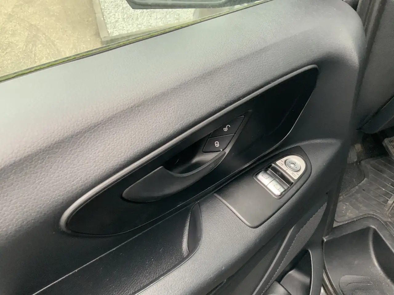 Mercedes-Benz Vito 114 CDI Lang L2 H1 3 Zits Airco Cruise Euro 5 - Kastenwagen: das Bild 5 Mercedes-Benz Vito 114 CDI Lang L2 H1 3 Zits Airco Cruise Euro 5 - Kastenwagen: das Bild 5