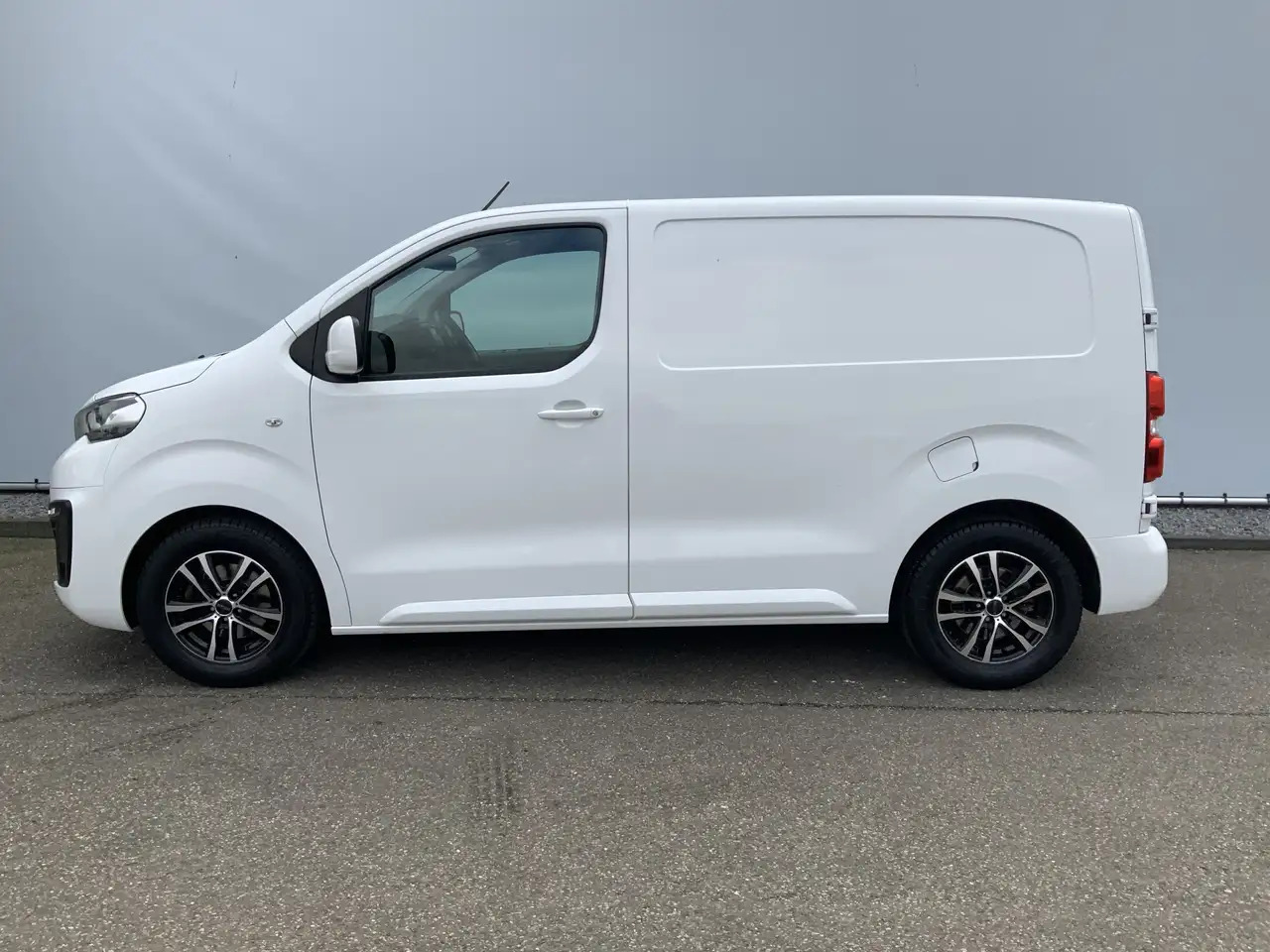 Peugeot Expert 227C 2.0 BlueHDI 150 Premium Pack Airco Cruise Cam - Kastenwagen: das Bild 3 Peugeot Expert 227C 2.0 BlueHDI 150 Premium Pack Airco Cruise Cam - Kastenwagen: das Bild 3