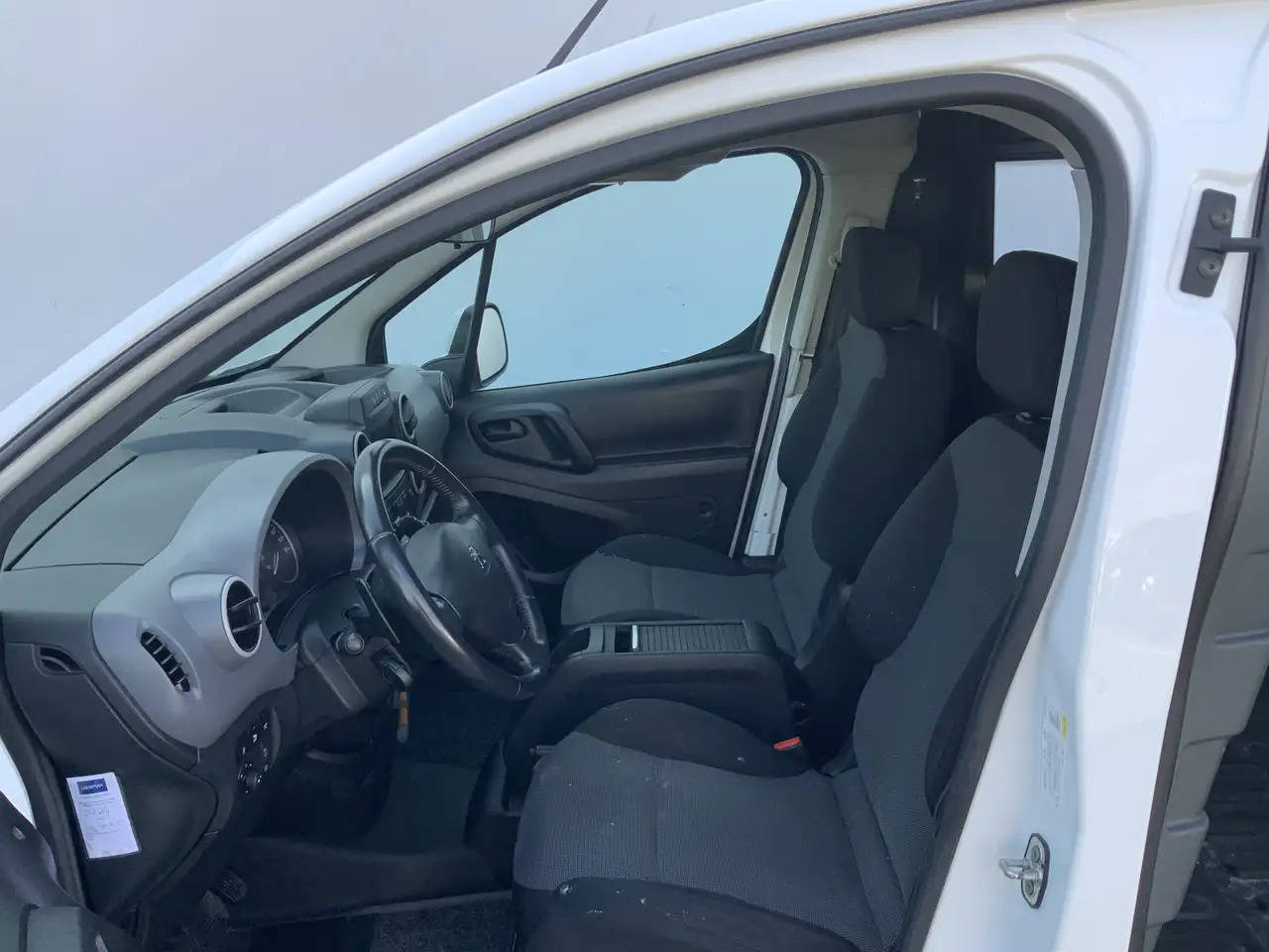 Peugeot Partner 122 1.6 BlueHDi Automaat hapert !!!100 L1 Premium - Kleintransporter: das Bild 5 Peugeot Partner 122 1.6 BlueHDi Automaat hapert !!!100 L1 Premium - Kleintransporter: das Bild 5
