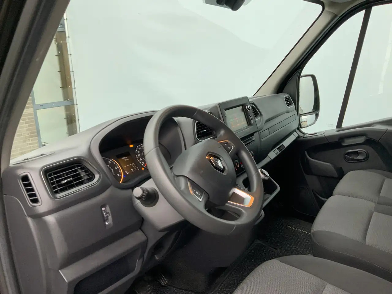 Renault Master T35 2.3 dCi 150 L2H2 Airco Cruise Camera 3 Zits Na - Kastenwagen: das Bild 5 Renault Master T35 2.3 dCi 150 L2H2 Airco Cruise Camera 3 Zits Na - Kastenwagen: das Bild 5