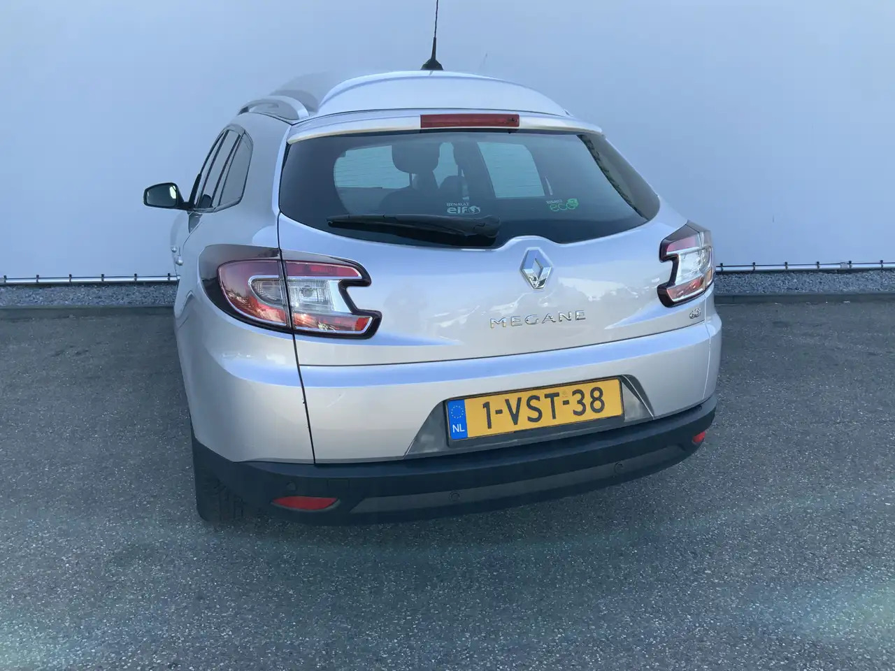 Renault Megane 1.5 dCi Expression Airco Navi Grijs Kenteken Euro - PKW: das Bild 2 Renault Megane 1.5 dCi Expression Airco Navi Grijs Kenteken Euro - PKW: das Bild 2