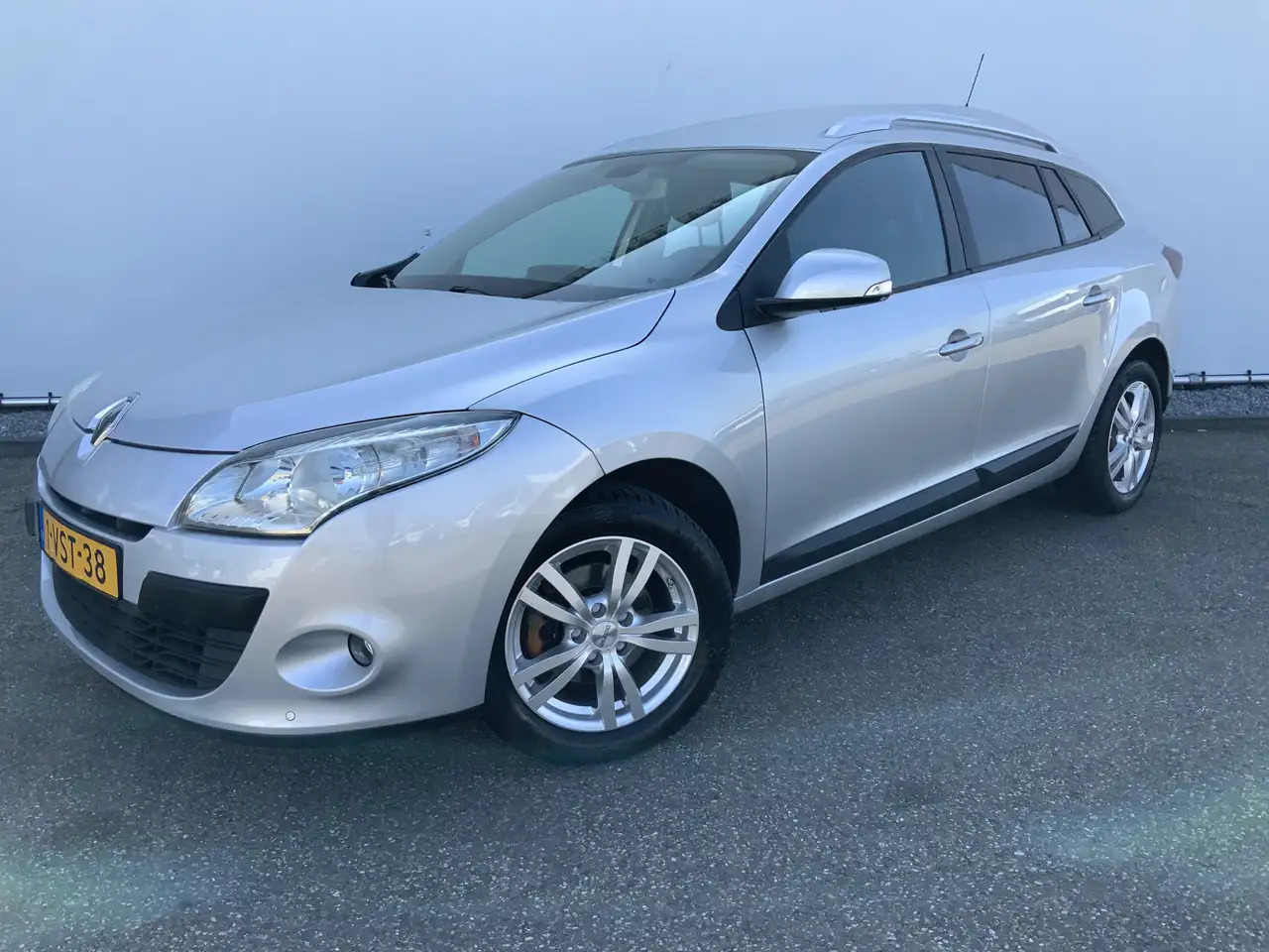 Renault Megane 1.5 dCi Expression Airco Navi Grijs Kenteken Euro - PKW: das Bild 1 Renault Megane 1.5 dCi Expression Airco Navi Grijs Kenteken Euro - PKW: das Bild 1