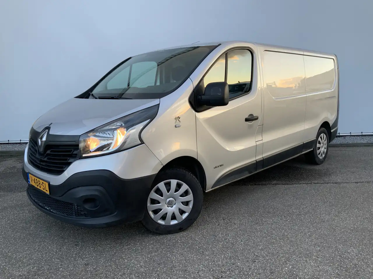 Renault Trafic 1.6 dCi T29 L2H1 Comfort Airco Cruise 3 Zits EXPOR - Kastenwagen: das Bild 1 Renault Trafic 1.6 dCi T29 L2H1 Comfort Airco Cruise 3 Zits EXPOR - Kastenwagen: das Bild 1