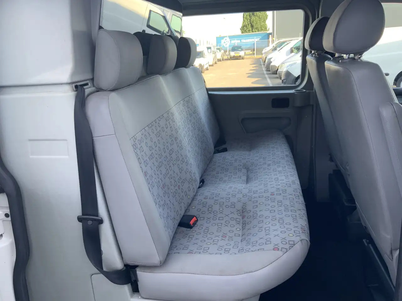 Volkswagen T5 Transporter 2.5 TDI 300 Budgetline Automaat DubCab Airco Trekh - Transporter mit Doppelkabine: das Bild 4 Volkswagen T5 Transporter 2.5 TDI 300 Budgetline Automaat DubCab Airco Trekh - Transporter mit Doppelkabine: das Bild 4
