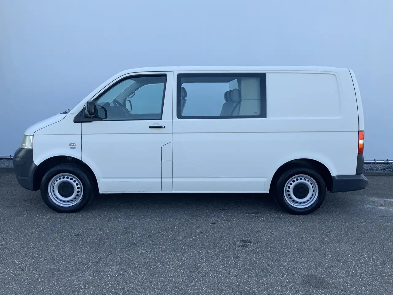 Volkswagen T5 Transporter 2.5 TDI 300 Budgetline Automaat DubCab Airco Trekh - Transporter mit Doppelkabine: das Bild 3 Volkswagen T5 Transporter 2.5 TDI 300 Budgetline Automaat DubCab Airco Trekh - Transporter mit Doppelkabine: das Bild 3