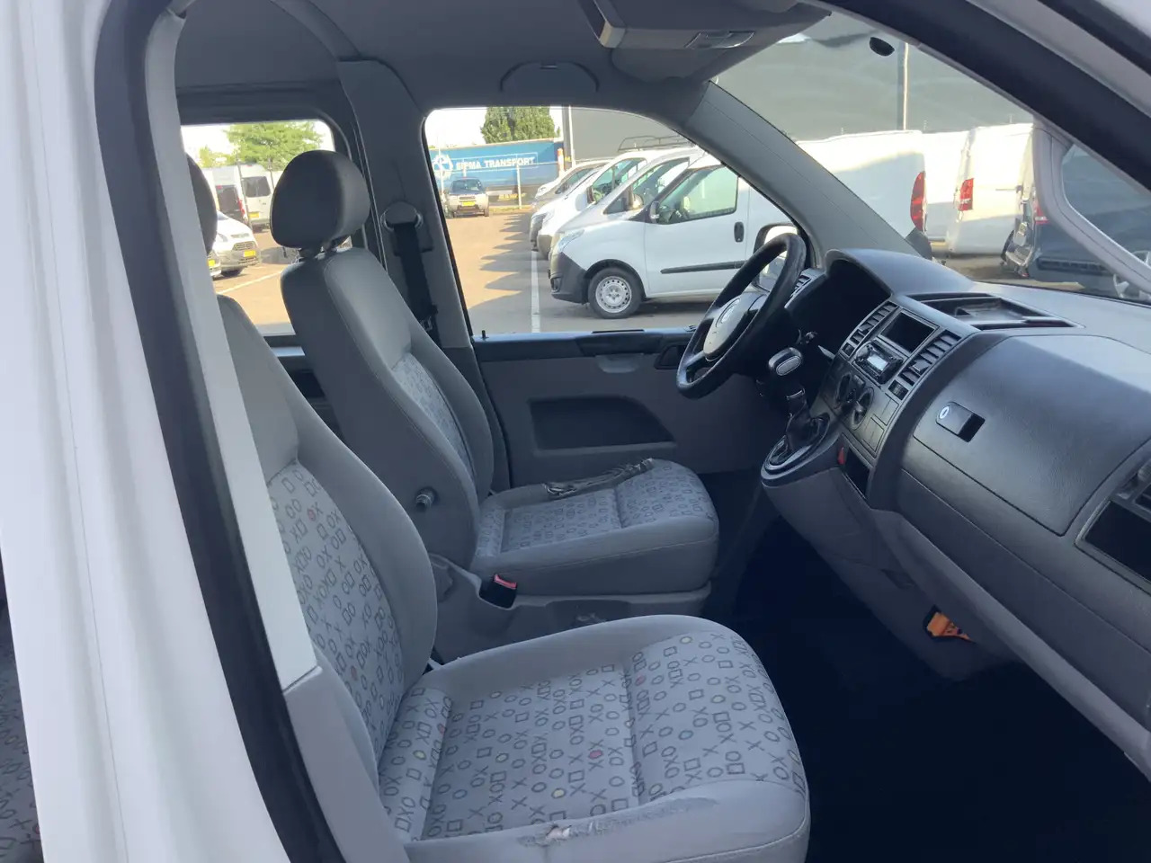 Volkswagen T5 Transporter 2.5 TDI 300 Budgetline Automaat DubCab Airco Trekh - Transporter mit Doppelkabine: das Bild 5 Volkswagen T5 Transporter 2.5 TDI 300 Budgetline Automaat DubCab Airco Trekh - Transporter mit Doppelkabine: das Bild 5