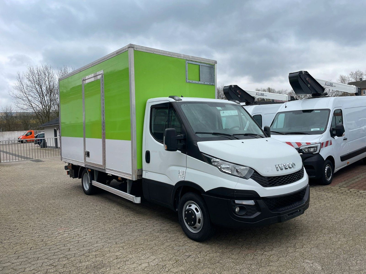 Iveco Daily 35C15 Koffer 4.2m Ladebordwand - Koffer Transporter: das Bild 2 Iveco Daily 35C15 Koffer 4.2m Ladebordwand - Koffer Transporter: das Bild 2