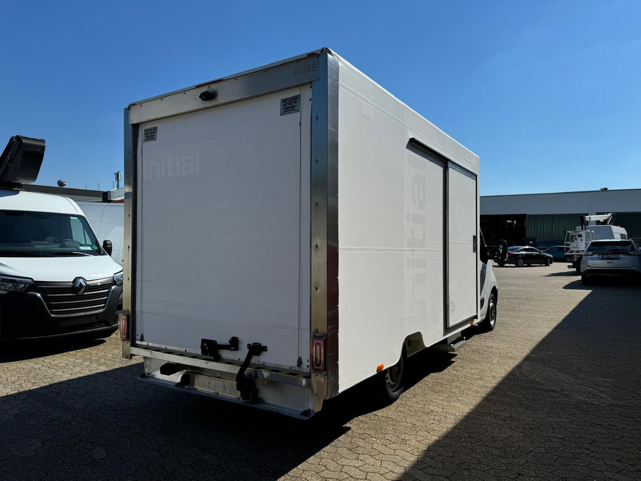 Renault Master Koffer mit Auffahrrampe 1200kg Nutzlast - Koffer Transporter: das Bild 4 Renault Master Koffer mit Auffahrrampe 1200kg Nutzlast - Koffer Transporter: das Bild 4