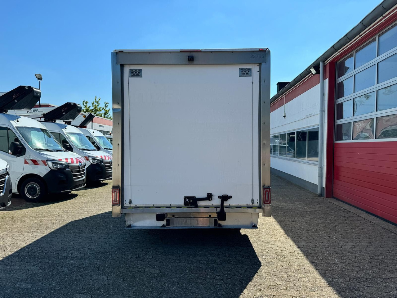Renault Master Koffer mit Auffahrrampe 1200kg Nutzlast - Koffer Transporter: das Bild 5 Renault Master Koffer mit Auffahrrampe 1200kg Nutzlast - Koffer Transporter: das Bild 5