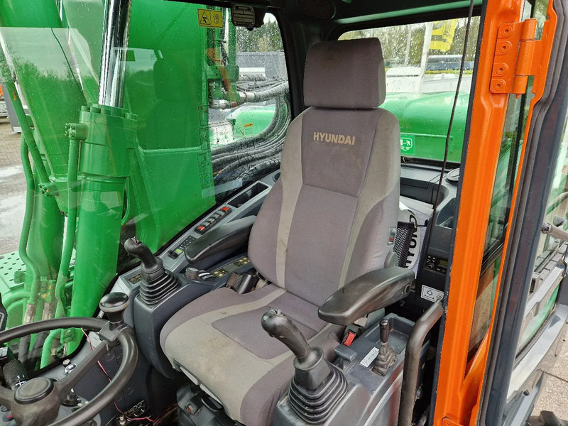 Mobilbagger Hyundai Robex 160W-9A met 6-cilinder Cummins motor: das Bild 7