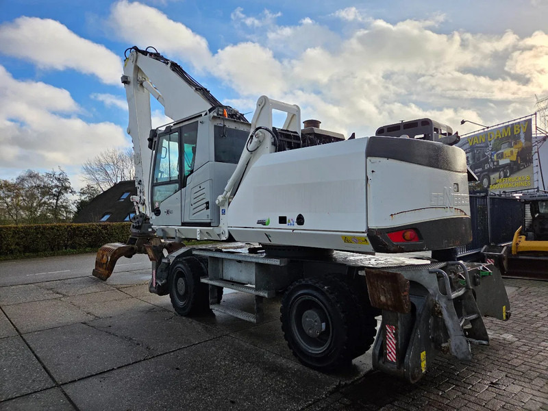 Sennebogen 821 overslagkraan met sorteergrijper - Umschlagbagger: das Bild 4 Sennebogen 821 overslagkraan met sorteergrijper - Umschlagbagger: das Bild 4