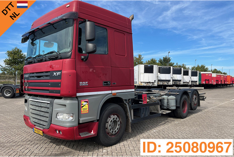 DAF XF105.460 Space Cab - Fahrgestell LKW: das Bild 1 DAF XF105.460 Space Cab - Fahrgestell LKW: das Bild 1