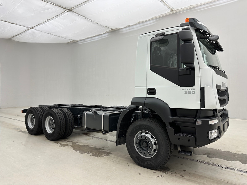 Iveco Trakker 380 - 6x4 - Fahrgestell LKW: das Bild 3 Iveco Trakker 380 - 6x4 - Fahrgestell LKW: das Bild 3