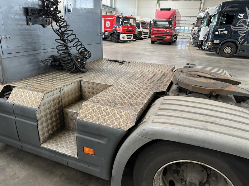 Scania P94D.300 - Sattelzugmaschine: das Bild 5 Scania P94D.300 - Sattelzugmaschine: das Bild 5