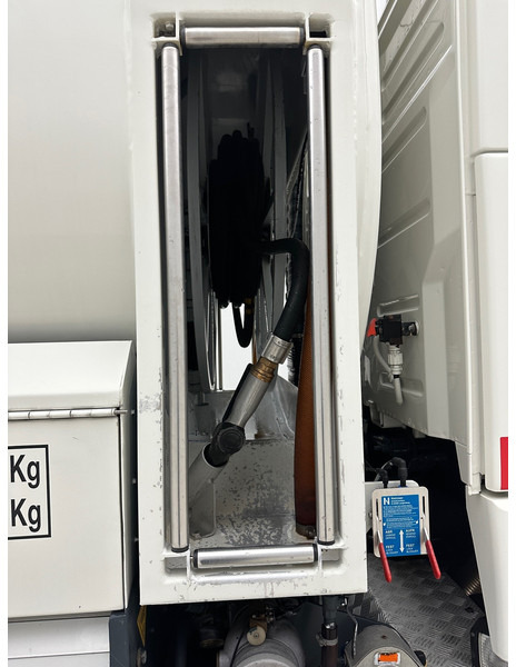 Volvo FH 440 - 6x2* - Tankwagen: das Bild 4 Volvo FH 440 - 6x2* - Tankwagen: das Bild 4