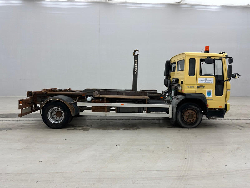 Volvo FL 220 - Abrollkipper: das Bild 4 Volvo FL 220 - Abrollkipper: das Bild 4