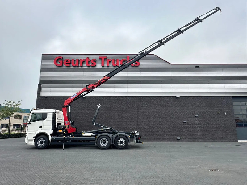 MAN TGS 26.520 6X4H-4 BL NEW MODEL + MEILLER HAAKARMSYSTEEM + HMF 2320 K6-RCS KRAAN/KRAN/CRANE/GRUA - Abrollkipper, Autokran: das Bild 2 MAN TGS 26.520 6X4H-4 BL NEW MODEL + MEILLER HAAKARMSYSTEEM + HMF 2320 K6-RCS KRAAN/KRAN/CRANE/GRUA - Abrollkipper, Autokran: das Bild 2