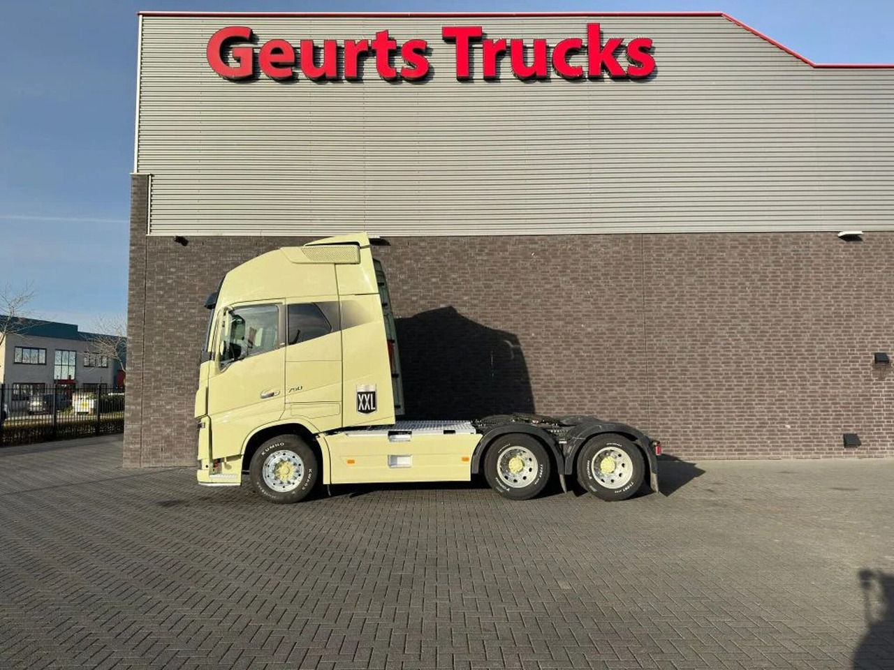Volvo FH 16.750 6X4 XXL CABINE TREKKER/SZM/TRACTOR - Sattelzugmaschine: das Bild 1 Volvo FH 16.750 6X4 XXL CABINE TREKKER/SZM/TRACTOR - Sattelzugmaschine: das Bild 1