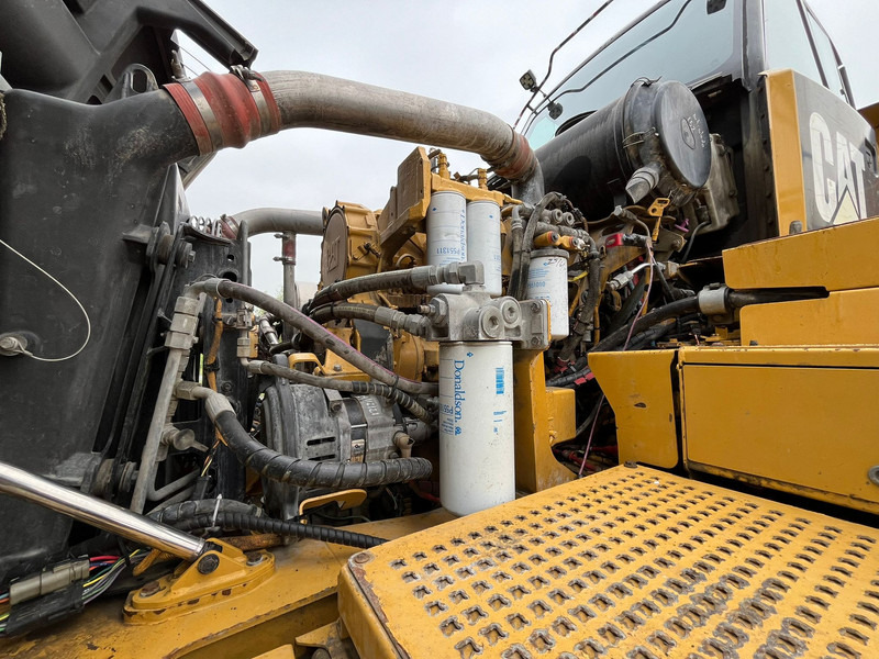 Knickgelenkter Dumper Caterpillar 740B: das Bild 19