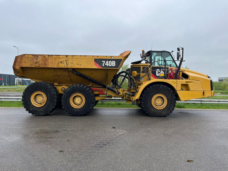 Knickgelenkter Dumper Caterpillar 740B: das Bild 6